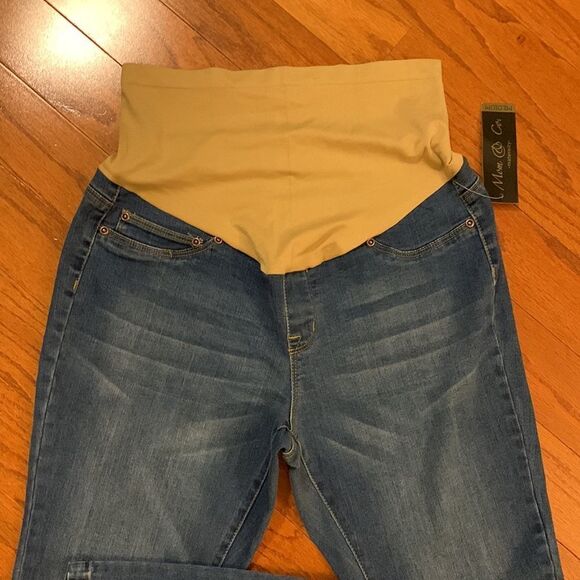 Mom & Co Maternity size medium NWT skinny jeans & very stretchy - Picture 2 of 9